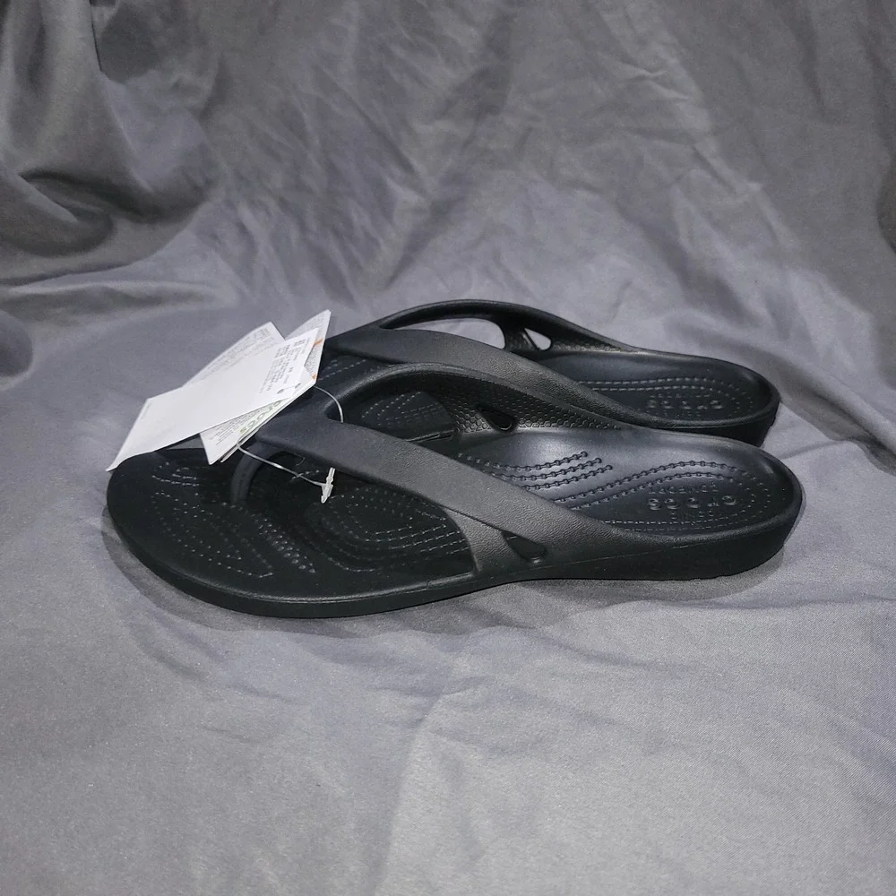 Crocs Iconic Comfort Kadee II Black Flip Flop Sandals Womens Size 7 NWT